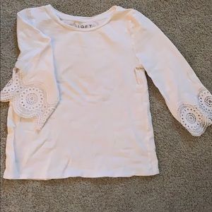 White Loft Shirt with wide sleeves with lace trim